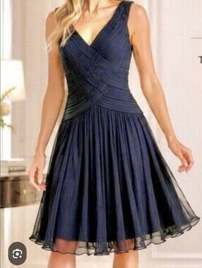 Elegant Navy V-Neck Pleated Midi Dress